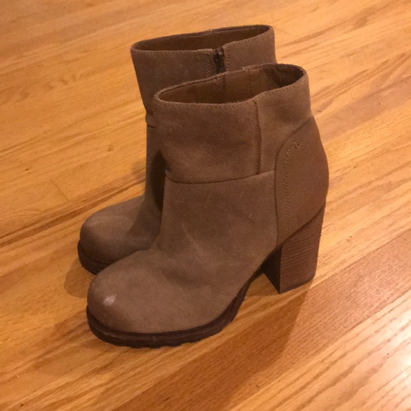 Tan boots - Picture 2 of 2